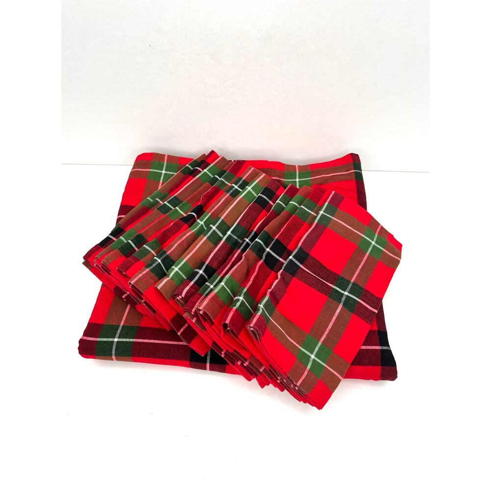 Crate&Barrel Cheers Plaid holidays Christmas tartan tablecloth and napkins set